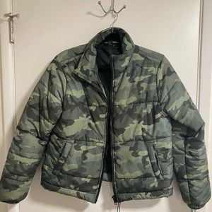 F21 CAMO PUFFER